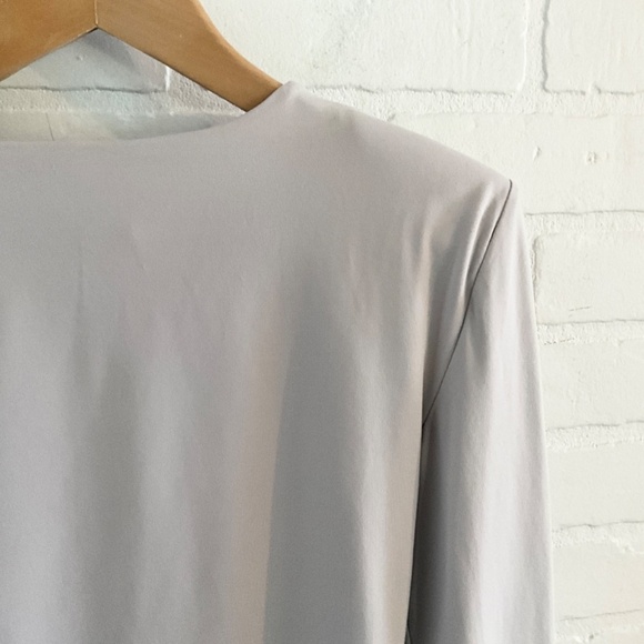 Aritzia Babaton Bodysuit Contour Shoulder Pad Longsleeve Light Gray Crew neck M - Picture 14 of 15